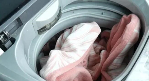 空调被可以放洗衣机里洗吗？空调被的面料有哪些？