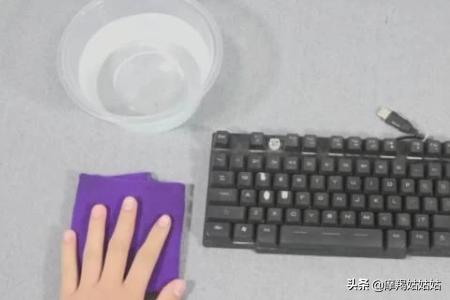 键盘如何清洗取键清洗（电脑键盘拆键帽清洗方法）